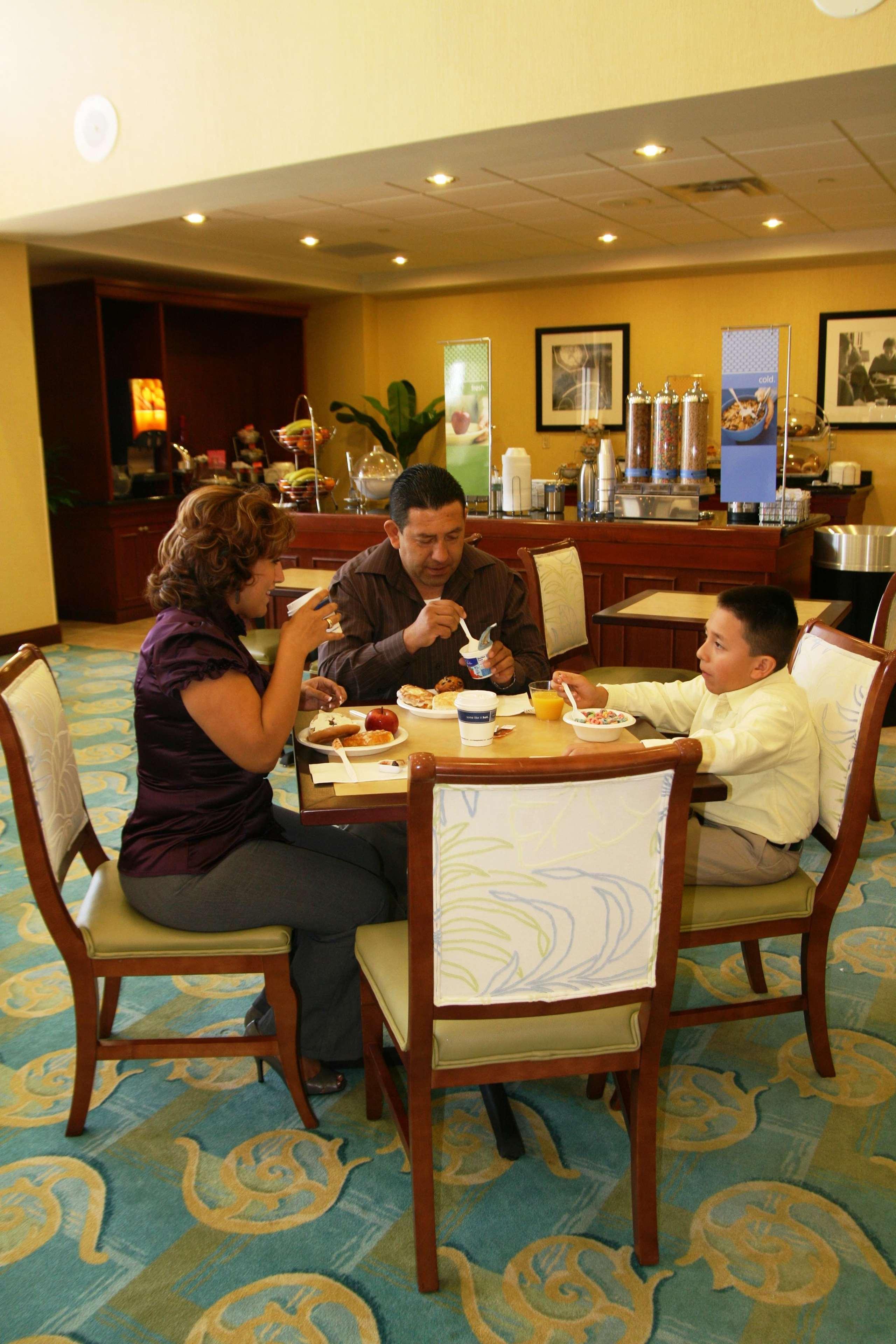 Hampton Inn & Suites Fort Myers-Colonial Boulevard Restaurante foto