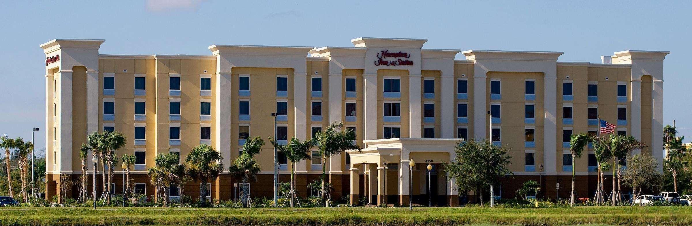 Hampton Inn & Suites Fort Myers-Colonial Boulevard Exterior foto