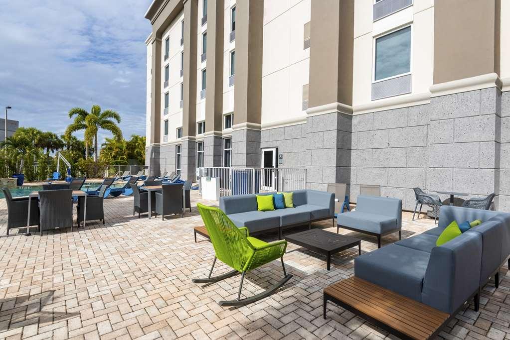 Hampton Inn & Suites Fort Myers-Colonial Boulevard Exterior foto